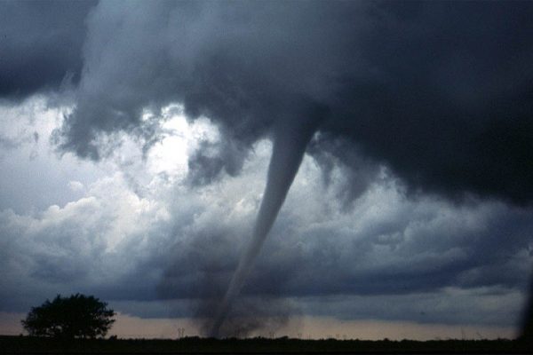 Servicio Meteorológico Nacional confirmó que tornado tocó tierra en el área de Cypress el jueves