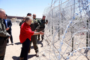 Canciller mexicana visita la frontera para “corroborar” la labor migratoria de EE.UU.