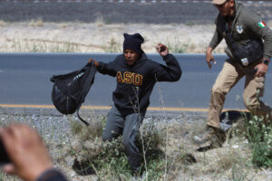 Migrantes y activistas denuncian operativos “inhumanos” en el desierto del norte de México