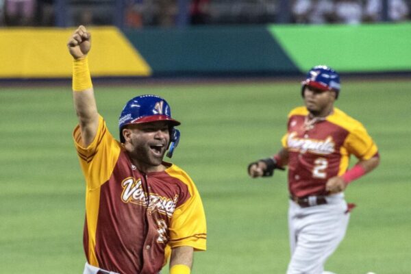 Venezolano Luis Arráez lidera paliza de los Padres sobre los Diamondbacks