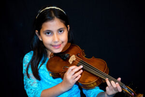 Violinista venezolana de 8 años fue premiada en concursos internacionales de música