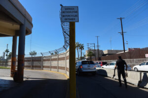 EE.UU. cambia el trámite de entrada migratoria en la garita Calexico Este, en California