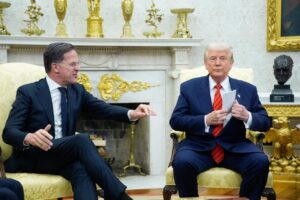 Trump dice que no va a ceder “en absoluto” en la guerra arancelaria
