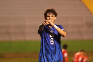 Joven venezolano lidera en la selección de El Salvador hacia el Mundial Sub-17 en Qatar