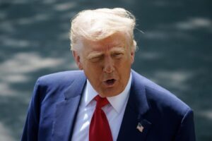 Trump elogia a Jeff Bezos tras el rechazo de Amazon a subir precios por los aranceles