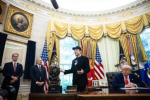 Musk se despide entre halagos de Trump y dice que seguirá asesorando al presidente