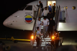Un avión procedente de Estados Unidos aterriza en Venezuela con 203 repatriados