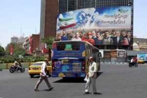 EE.UU. niega estar en guerra con Irán mientras Teherán amenaza con represalias