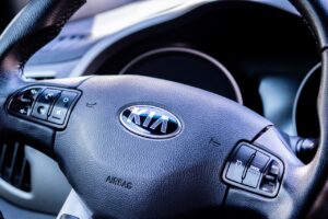 Ley que elimina placas de papel en Texas entraría en vigor 2 años después de su firma