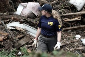 Más de 100 muertos en Texas por las inundaciones mientras la comunidad busca desaparecidos