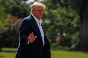 Trump amenaza a Rusia con aranceles del 100 % si no hay acuerdo sobre Ucrania en 50 días
