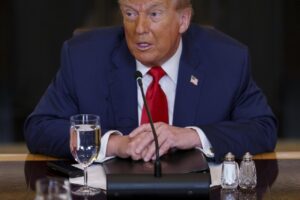 Trump anuncia un arancel del 50 % a Brasil en represalia por el juicio a Jair Bolsonaro