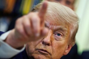 Trump anuncia represalias contra Irán por derribar un helicóptero estadounidense