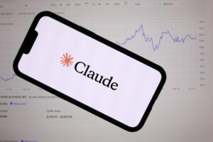 Anthropic lanza un modelo de IA similar a Mythos con sistemas de seguridad reforzados