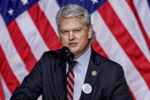 Trump respalda al congresista Mike Collins en las primarias para el Senado en Georgia
