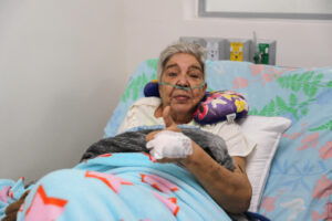 La venezolana de 69 años que fue rescatada tras tres días bajo escombros y pidió Coca-Cola