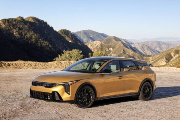 Kia se adentra en terrenos inestables con el nuevo K4 Hatchback | Roger Rivero