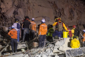 Tres españoles muertos y 99 no localizados en Venezuela, último balance de Exteriores