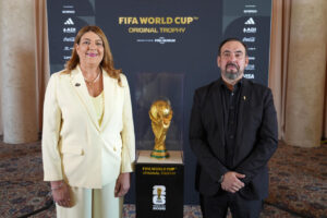 La copa de FIFA se exhibe gratis en Miami en el debut de la ciudad como sede del Mundial