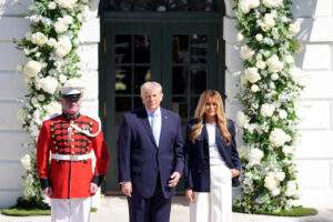 Demanda busca impedir que Trump celebre su cumpleaños con luchas de UFC en la Casa Blanca