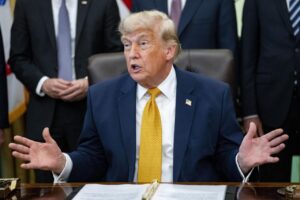 Trump subraya que EE.UU. tiene “control total” del estrecho de Ormuz