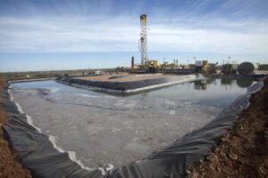 El petróleo Texas cierra por debajo de los 85 dólares, ante posible acuerdo de EEUU e Irán