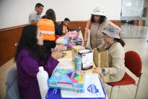 Ecuador espera enviar esta semana un avión a Venezuela con ayuda humanitaria cada día
