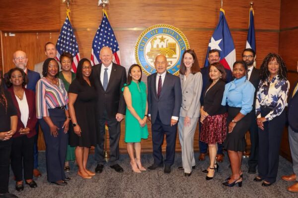 Houston Health Department anuncia alianza académica con UTHealth Houston