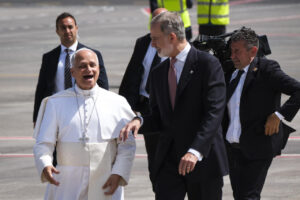 El papa regresará a Roma en el Falcon que le ha ofrecido el rey de España