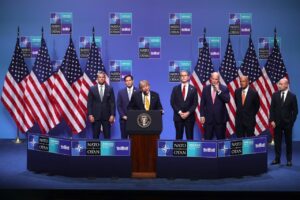 Trump amenaza con una respuesta “mucho peor” si Irán vuelve a atacar barcos en Ormuz