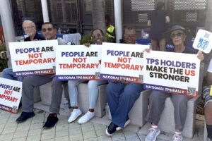 “Olvidan lo que hicimos por EEUU”, dicen haitianos en Miami atemorizados por fin del TPS
