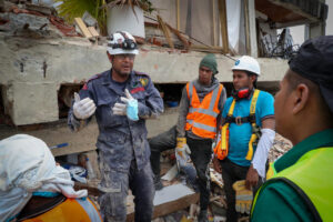 Los mineros venezolanos que dejaron de buscar oro para encontrar víctimas de terremotos