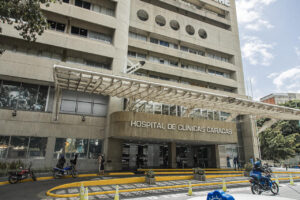 El superviviente de los terremotos Hernán Gil en Venezuela “está estable” en el hospital