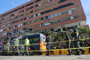 Un operativo de rescate por los terremotos en Venezuela supera las 48 horas