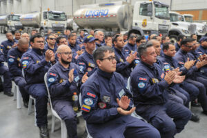 Rescatistas colombianos describen “alegría” de encontrar vida tras terremotos de Venezuela