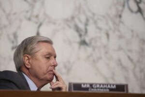 La hermana del fallecido senador Graham terminará su mandato en el Senado, como pidió Trump