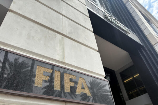 Cesan al Director operaciones de la FIFA que se había opuesto a privatización del Mundial