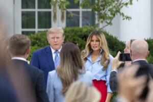 Trump dice que “Irán se está derrumbando por completo” previo al anuncio de más sanciones