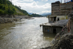 El pueblo de Nepal enterrado hasta los tejados y con sus muertos aún dentro