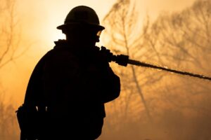 México envía a Canadá más de 100 efectivos para entrenar a personal contra incendios