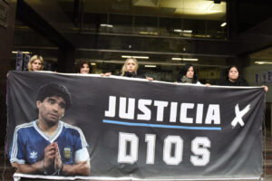 Dos psiquiatras que analizaron la muerte de Maradona declararán en el juicio