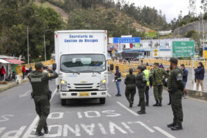 Ecuador entrega 12 toneladas de ayuda humanitaria a Colombia para afectados por terremoto
