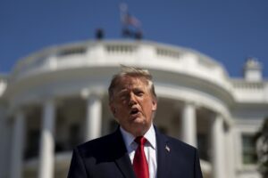 Trump mantiene el control en las primarias de Wyoming, pese a que su candidato a gobernador perdió