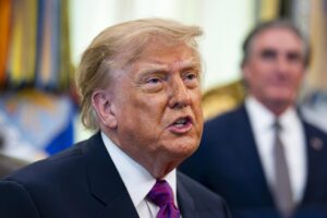 Trump intensifica sus políticas para frenar la inmigración con más restricciones de visas