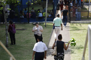 Evacúan edificios y hospitales en Panamá por fuerte sismo con epicentro en Colombia