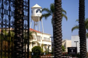 Paramount y el estado de California mantendrán conversaciones sobre la fusión con Warner
