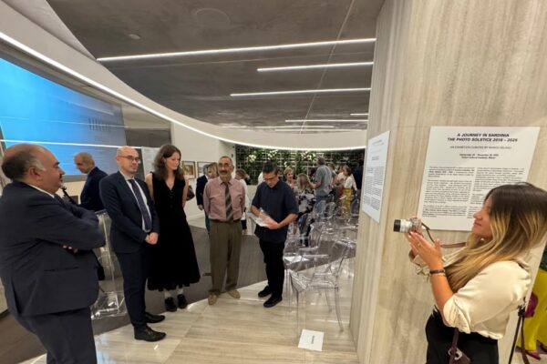 Elizabeth Velásquez cuenta historias y noticias a través de su cámara