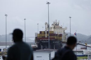 El Canal de Panamá aplica nueva reducción del calado para enfrentar la sequía por El Niño