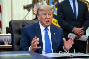 Trump asegura que EE.UU. controla el estrecho de Ormuz pese al bloqueo iraní