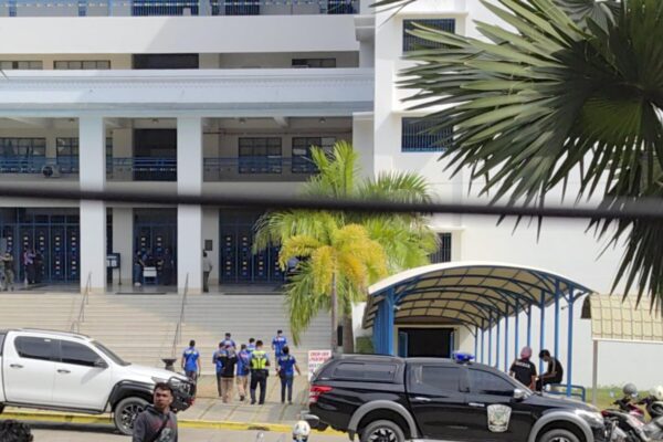 Un adolescente mata a tiros a otro en un instituto filipino y lo retransmite en Facebook